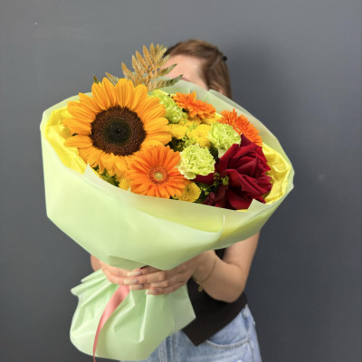 Букет Осенний( подсолнух, Роза французская, диантус, хризантема) купить с доставкой по Москве